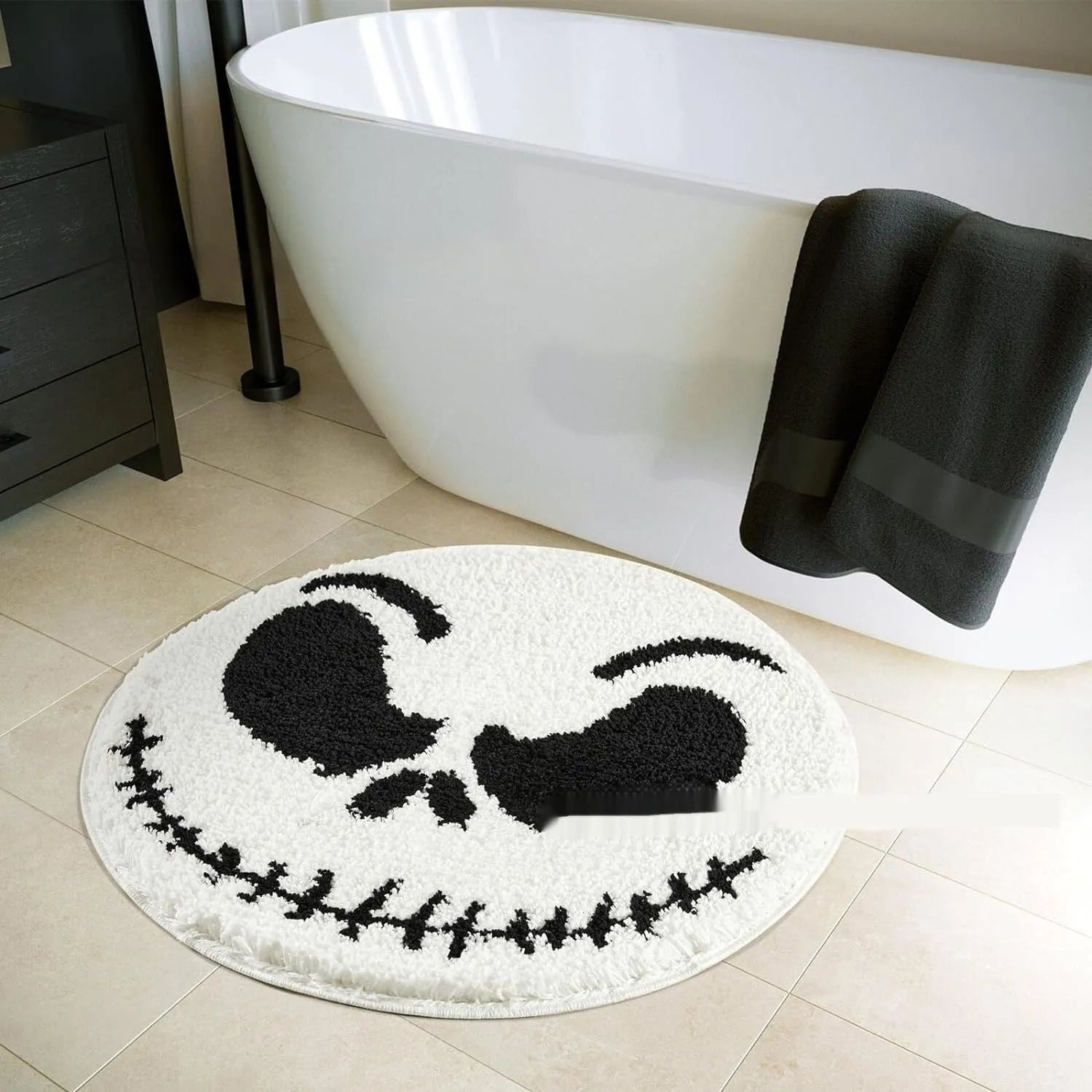 Square Christmas carpet with printed festive design in polyester material
