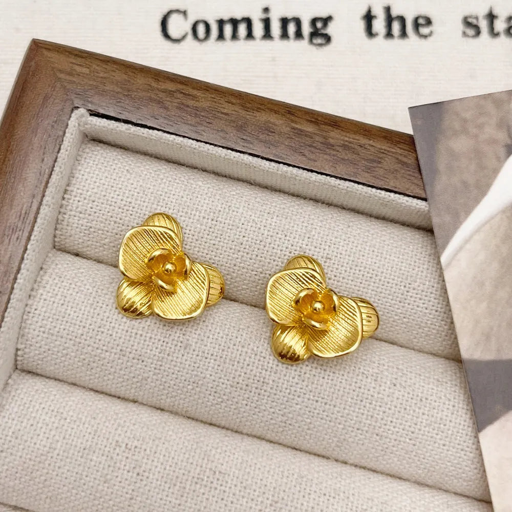Women's retro flower earrings with petal design in gold or silver electroplated finish