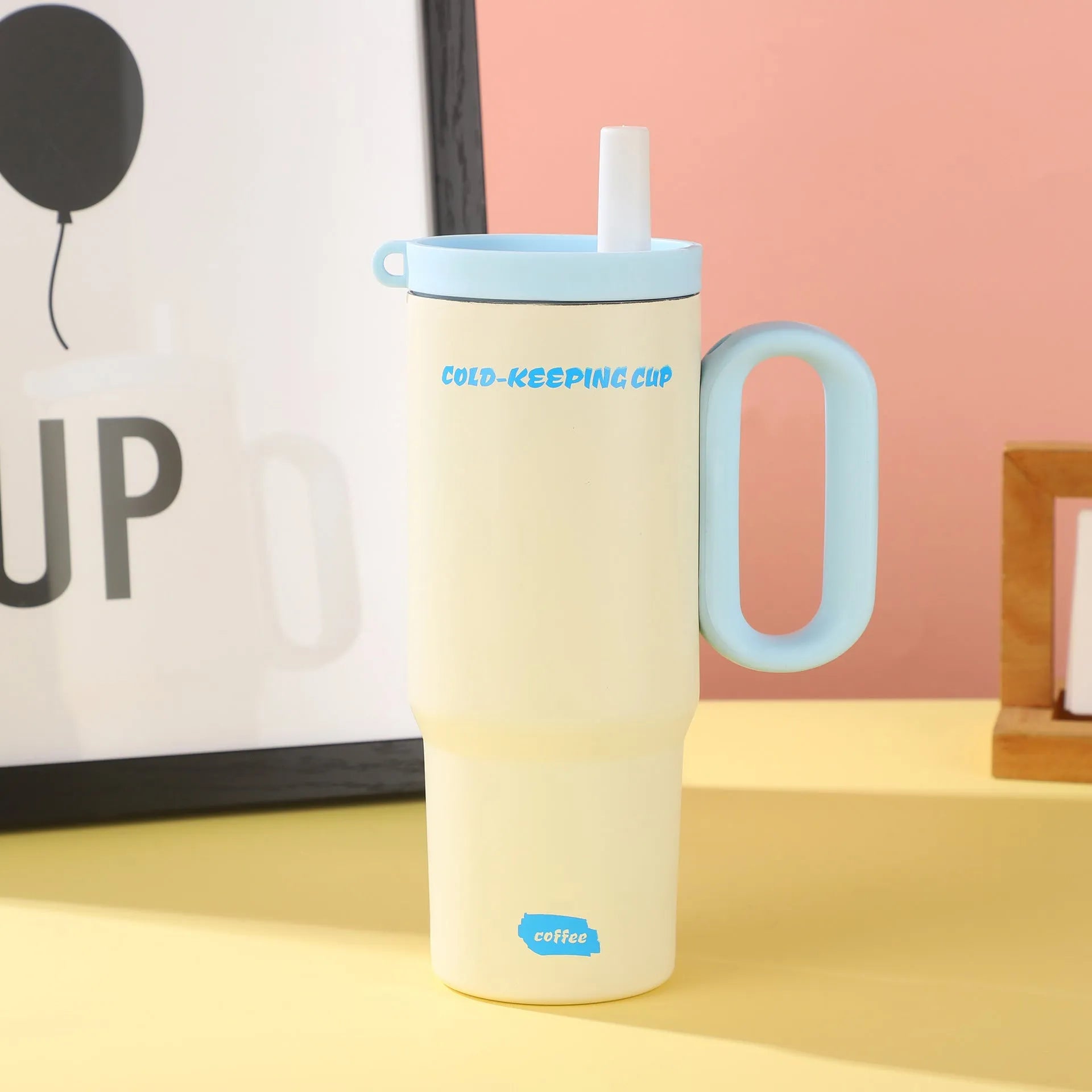 Large capacity insulated straw cup with handle in choice of five colours showing vacuum insulation technology