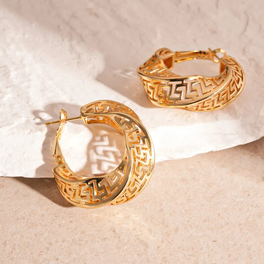 Geometric women's earrings with twisted round hollow stud design in silver or gold finish