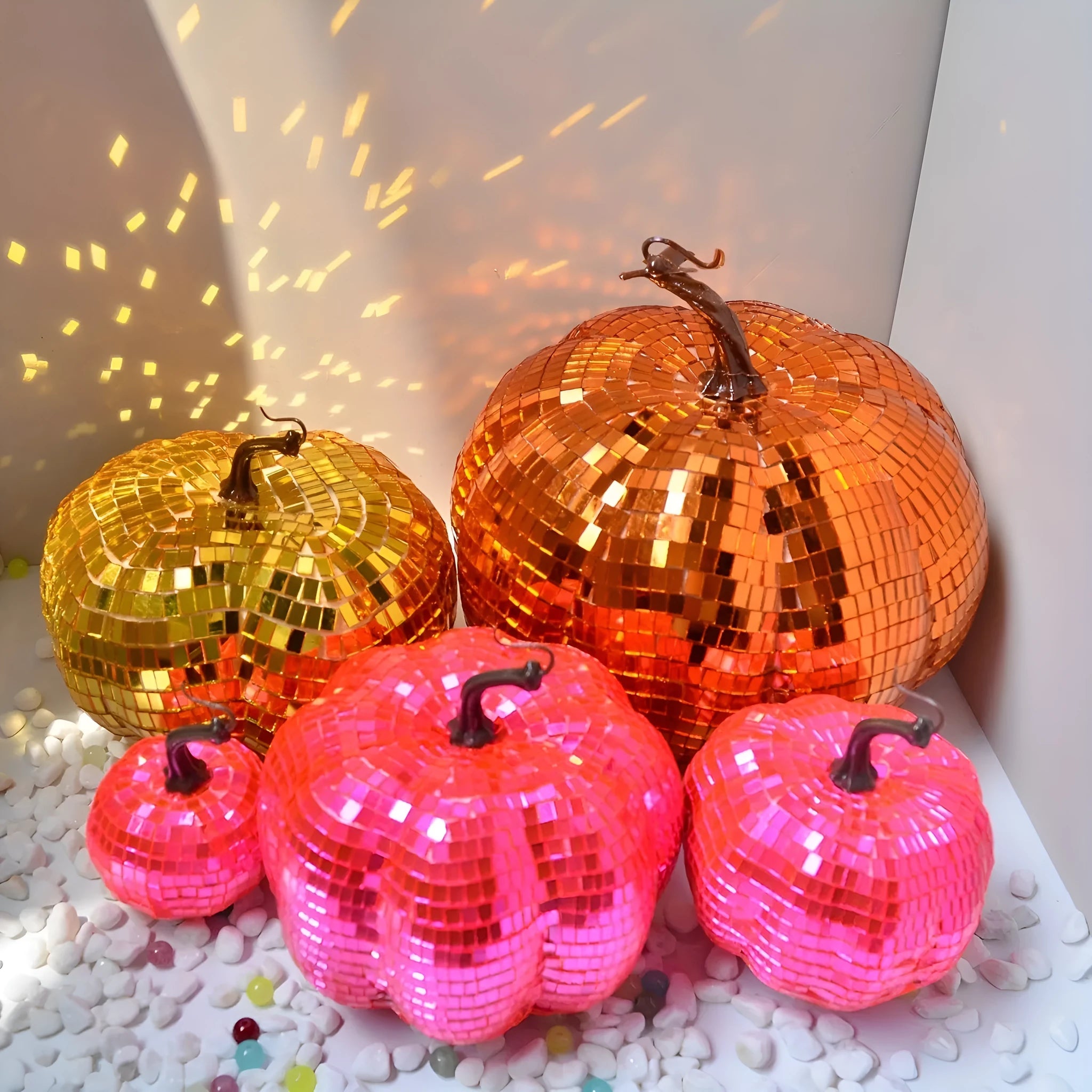 Glass pumpkin Halloween decoration with mirror finish in Chinese-style plant design