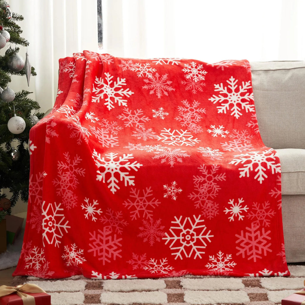 Christmas flannel blanket in polyester fibre available in multiple sizes with soft texture