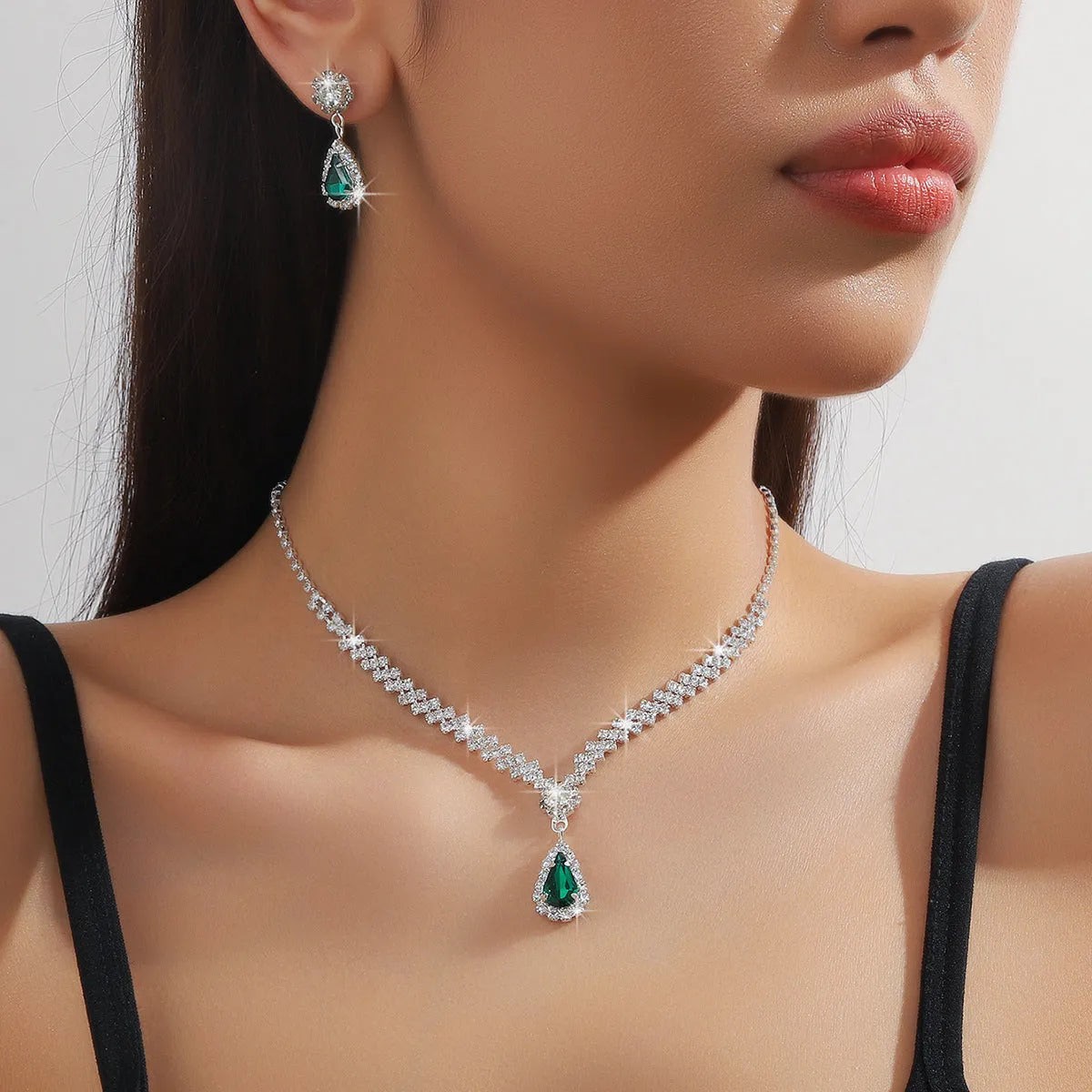 Claw chain rhinestone necklace and earrings set with water drop shape in blue colour