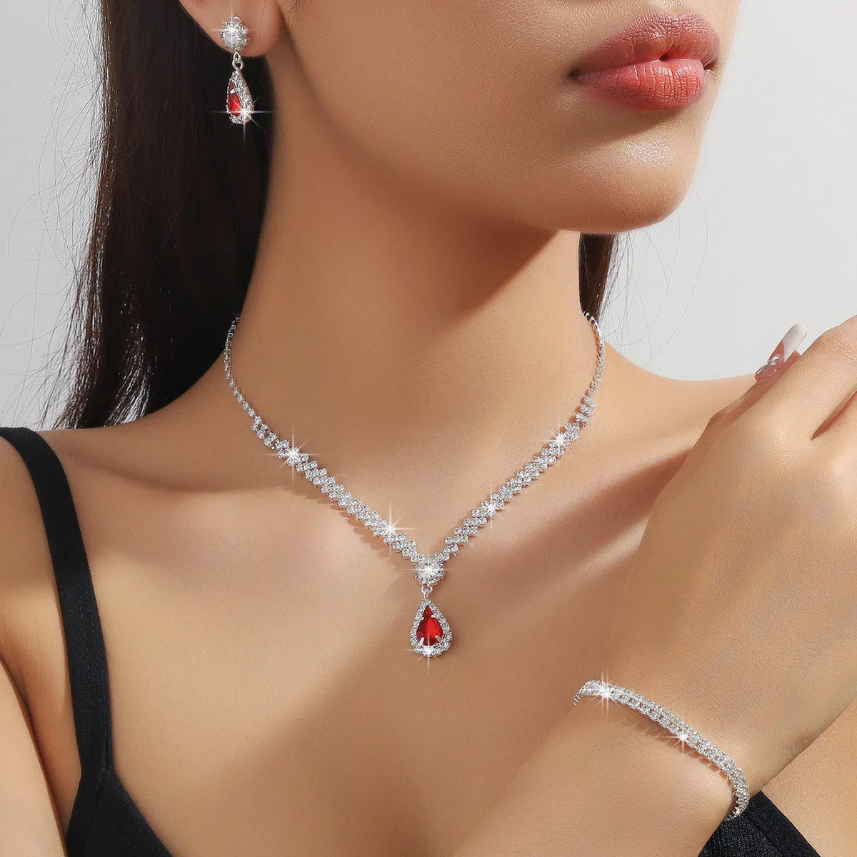 Claw chain rhinestone necklace and earrings set with water drop shape in blue colour