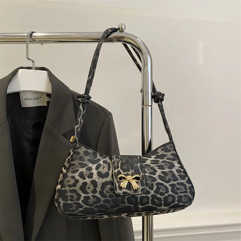 Casual women's handbag in black with sandwich pocket, measuring 27cm wide and made from PU leather