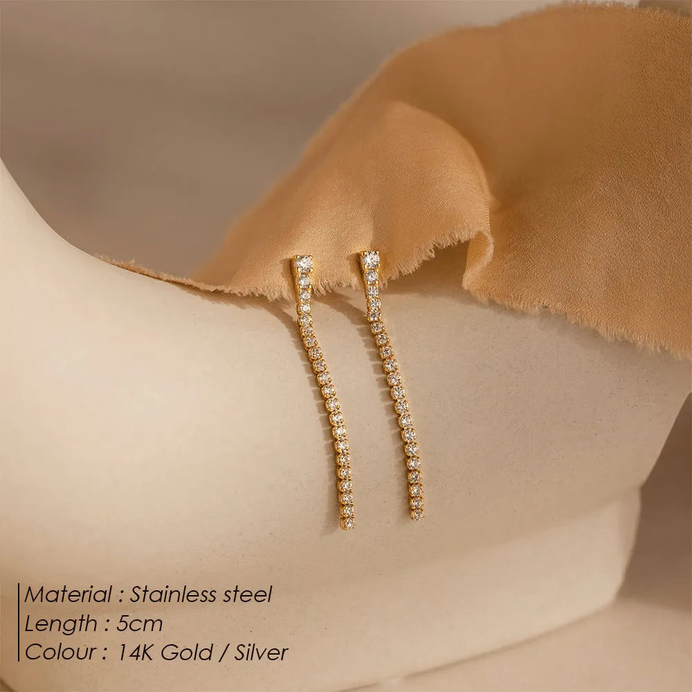 Women's geometric zircon earrings with Chinese style linear elements in gold or steel colour