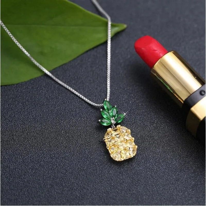 Silver-plated pineapple diamond necklace with geometric pendant design