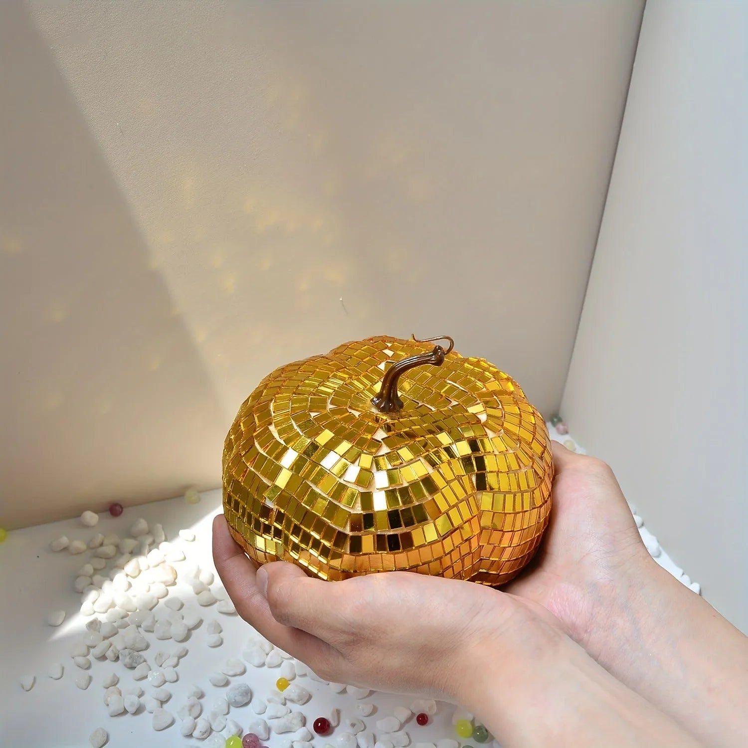 Glass pumpkin Halloween decoration with mirror finish in Chinese-style plant design