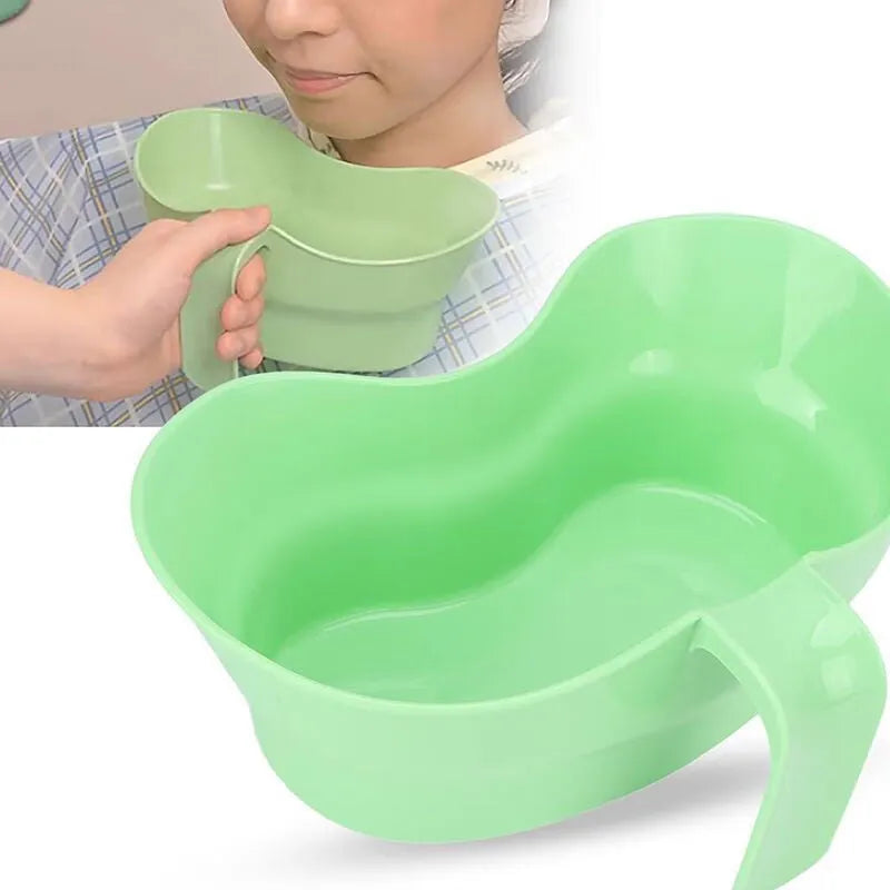Green plastic gargle cup for bedridden elderly patients nursing care oral hygiene