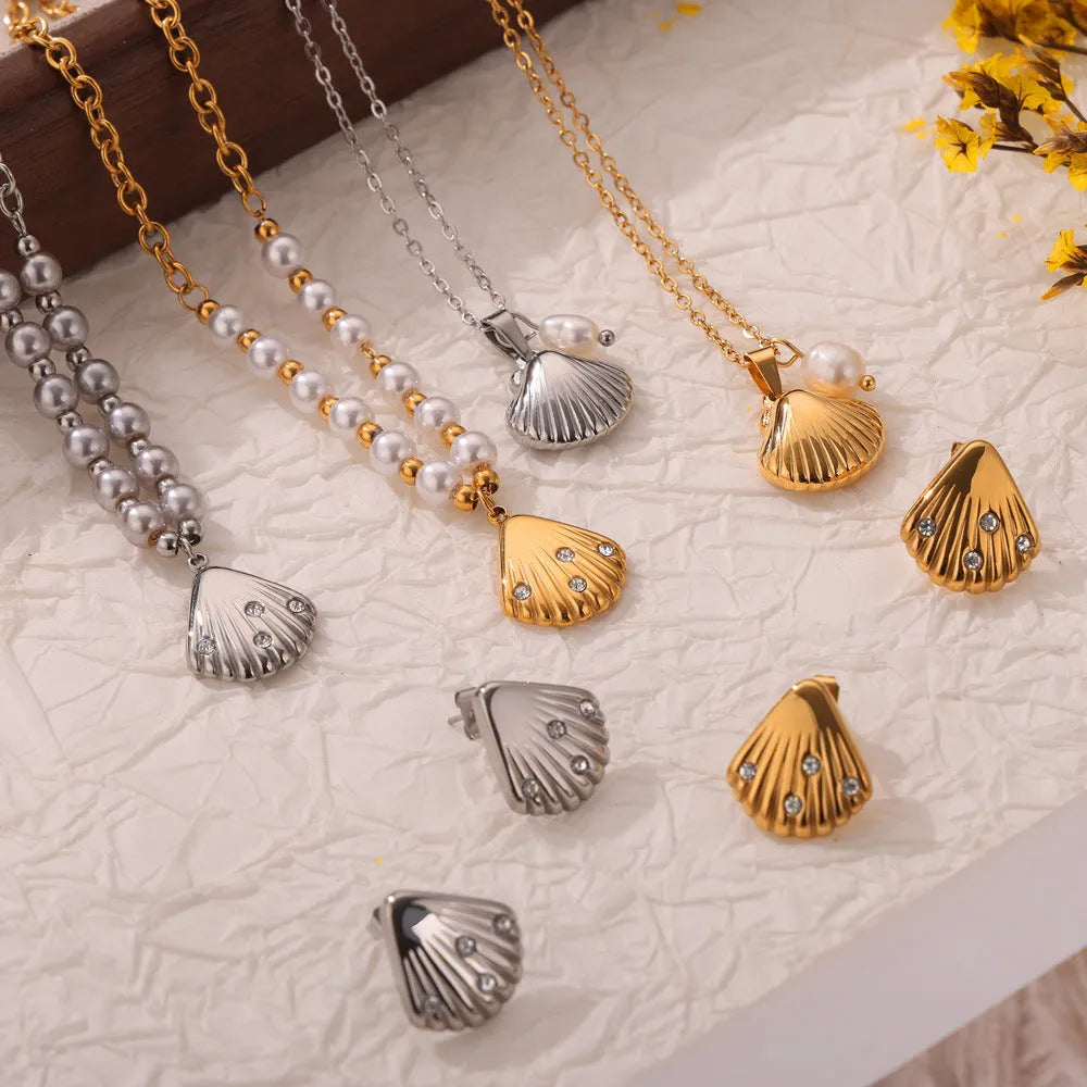 French vintage shell pendant necklace with freshwater pearls on O-shaped titanium steel chain