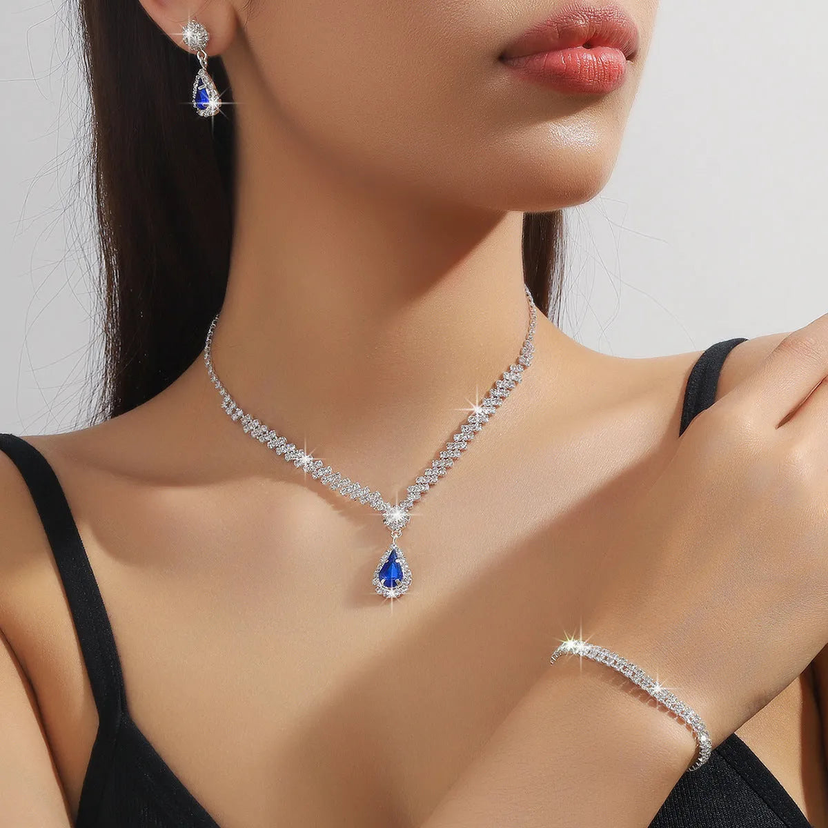 Claw chain rhinestone necklace and earrings set with water drop shape in blue colour