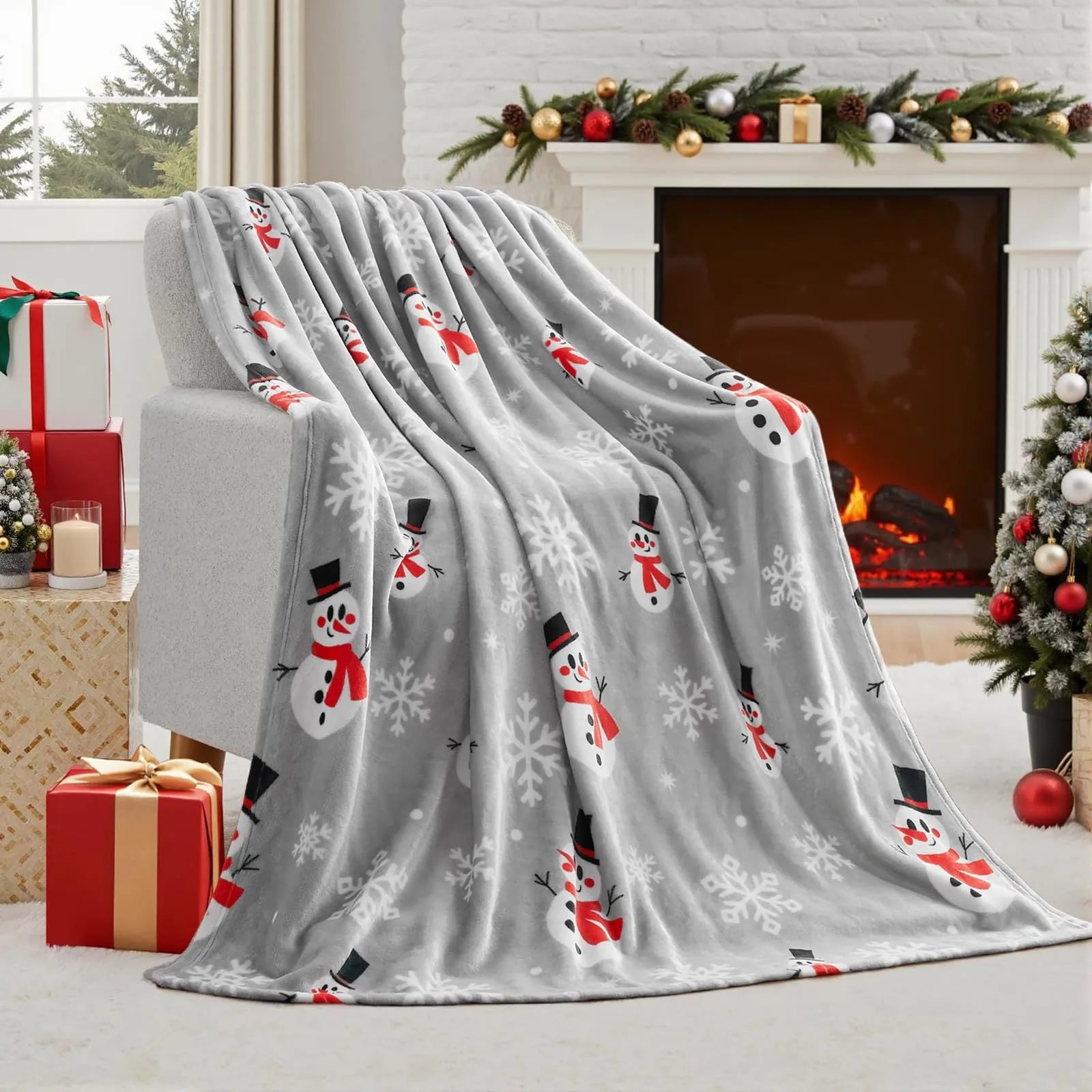 Christmas flannel blanket in polyester fibre available in multiple sizes with soft texture