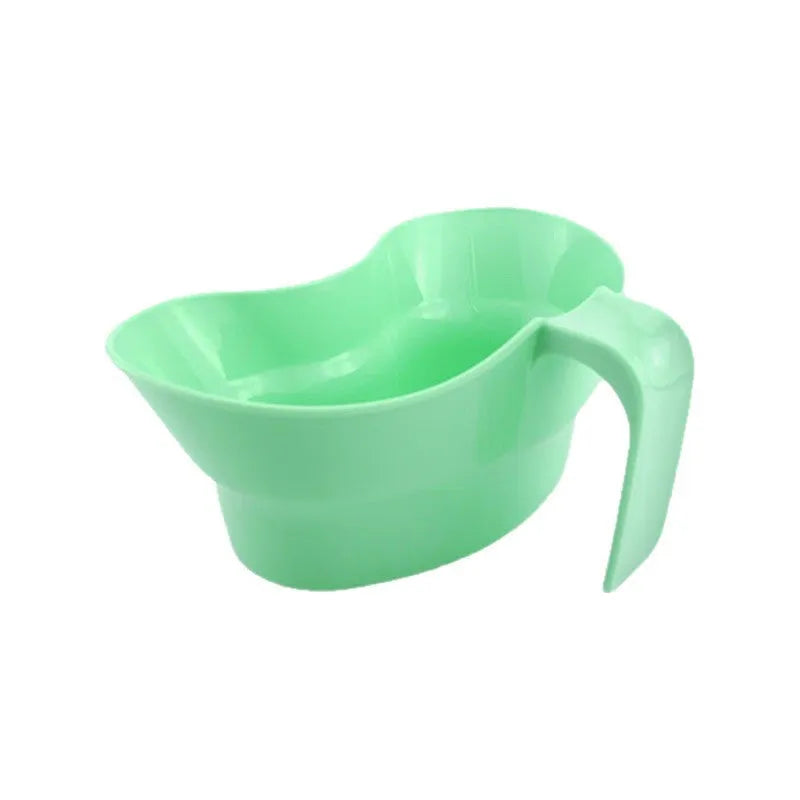 Green plastic gargle cup for bedridden elderly patients nursing care oral hygiene