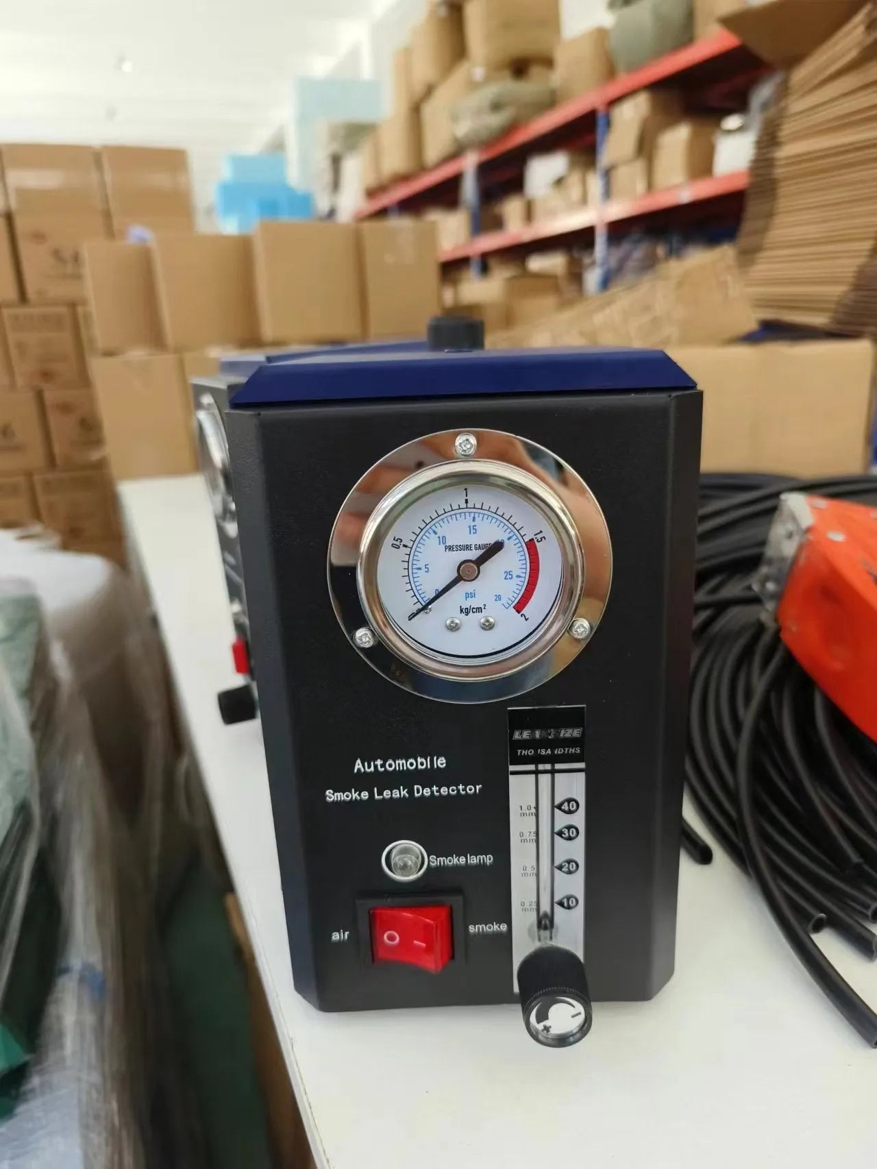 KT9105 English specification steel car smoke leak detector for automotive diagnostics