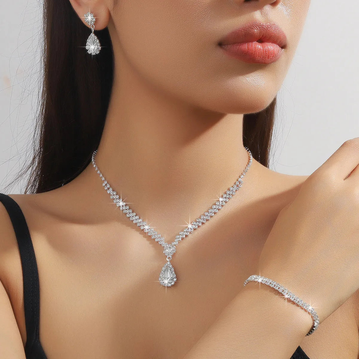 Claw chain rhinestone necklace and earrings set with water drop shape in blue colour