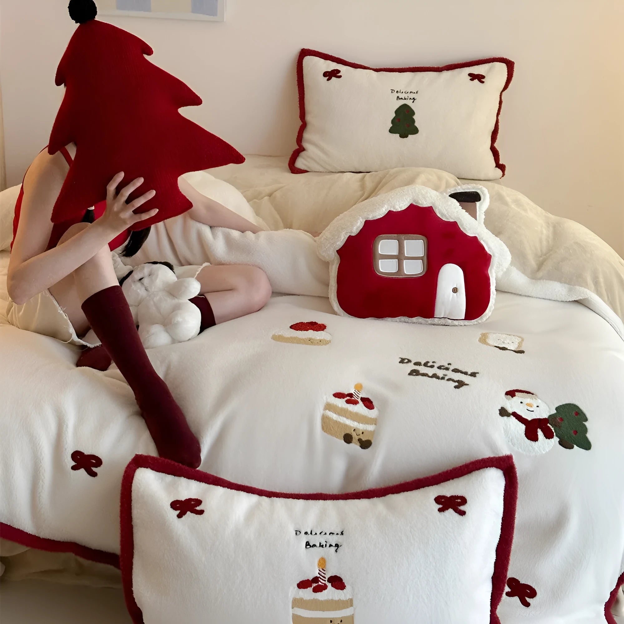 Cartoon winter Christmas bedding four-piece set with Xuefu Milk Pastry pattern, showing duvet cover, sheet, and pillowcases made from polyester.