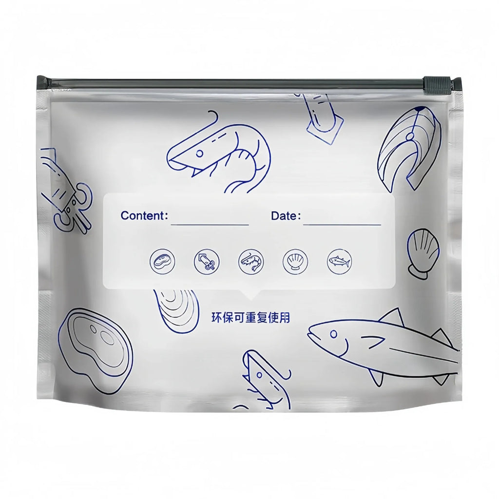 Set of aluminium foil sealed bags and boxes for food preservation in three different sizes.