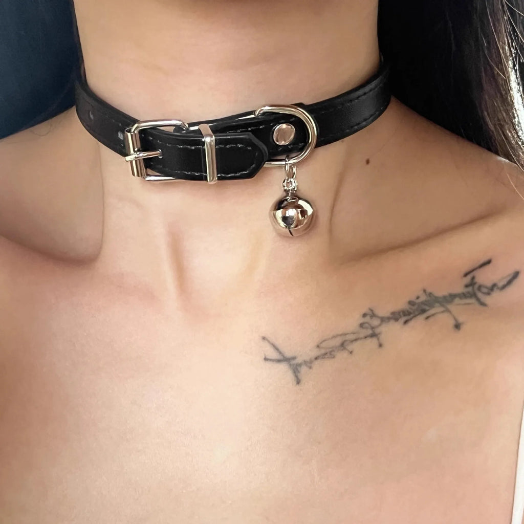 Black bell-shaped choker necklace with adjustable 21-50cm perimeter in three design variations