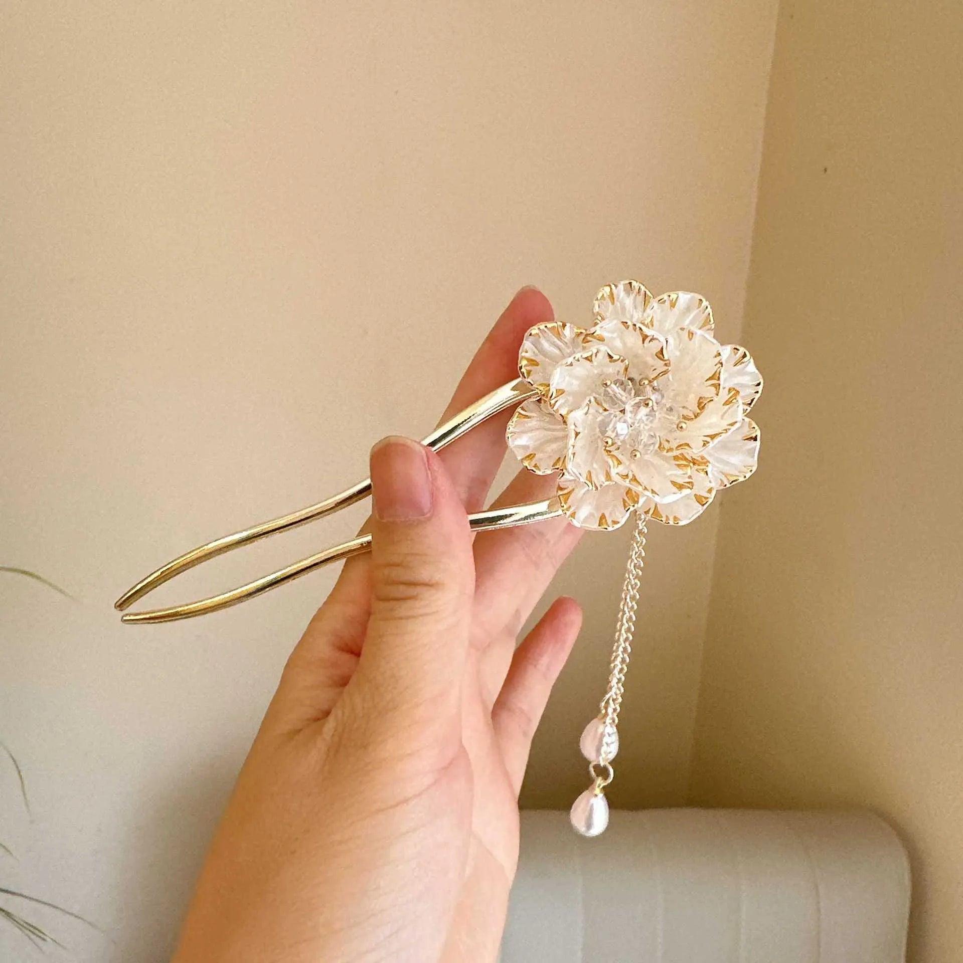 Purple peony flower and tassel decoration on U-shaped alloy hairpin