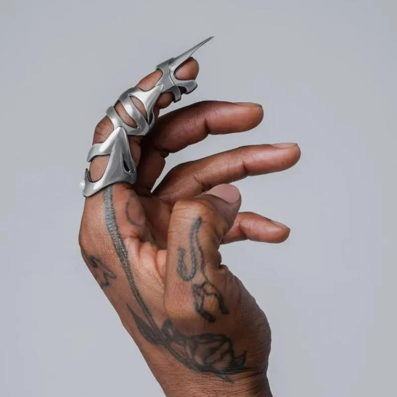 Silver alloy punk armour finger stall jewellery piece for alternative fashion