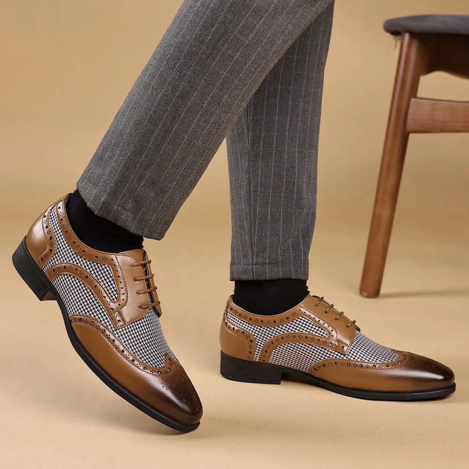 Men's houndstooth plaid casual shoes with square toe and lace-up design in black.