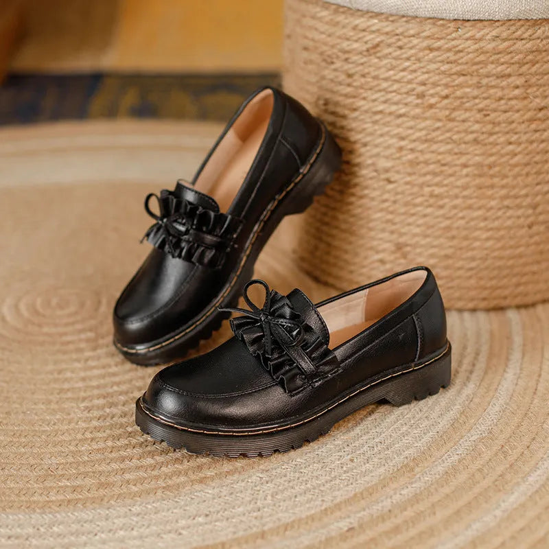 Women's black leather shoes with round toe and chunky flat heel, low-top design