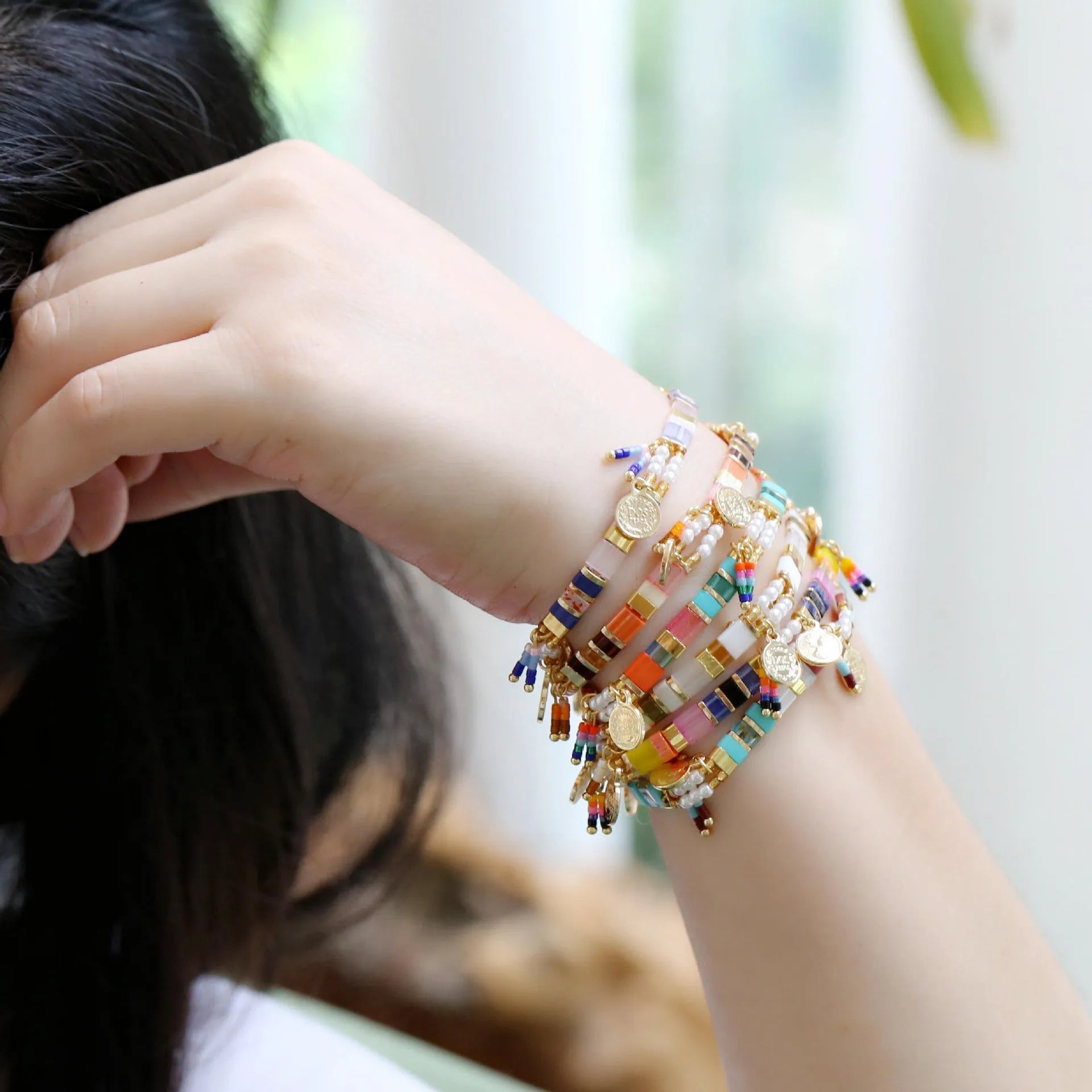 Women's imitation pearl beaded bracelet in European and American style with handmade construction