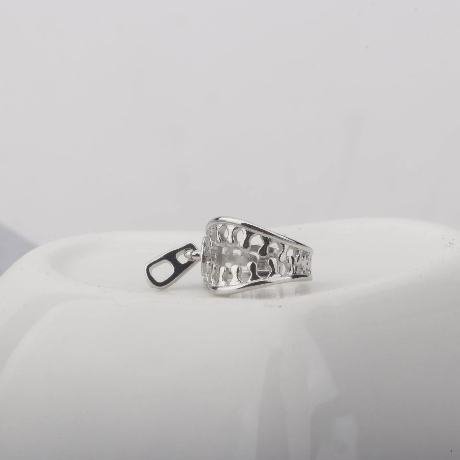 Copper geometric ear clip with zipper design in ES862 colour for non-pierced unisex jewellery