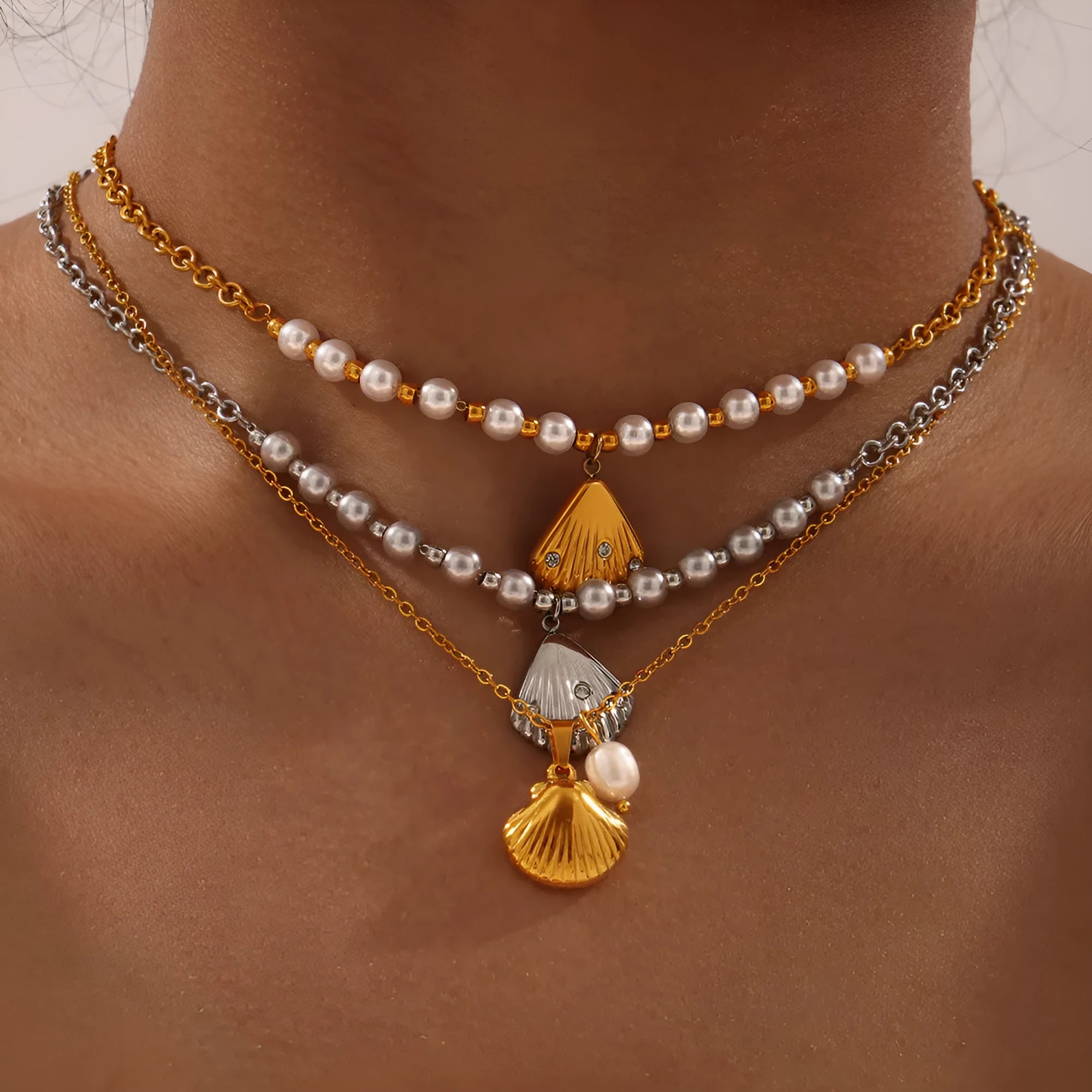 French vintage shell pendant necklace with freshwater pearls on O-shaped titanium steel chain