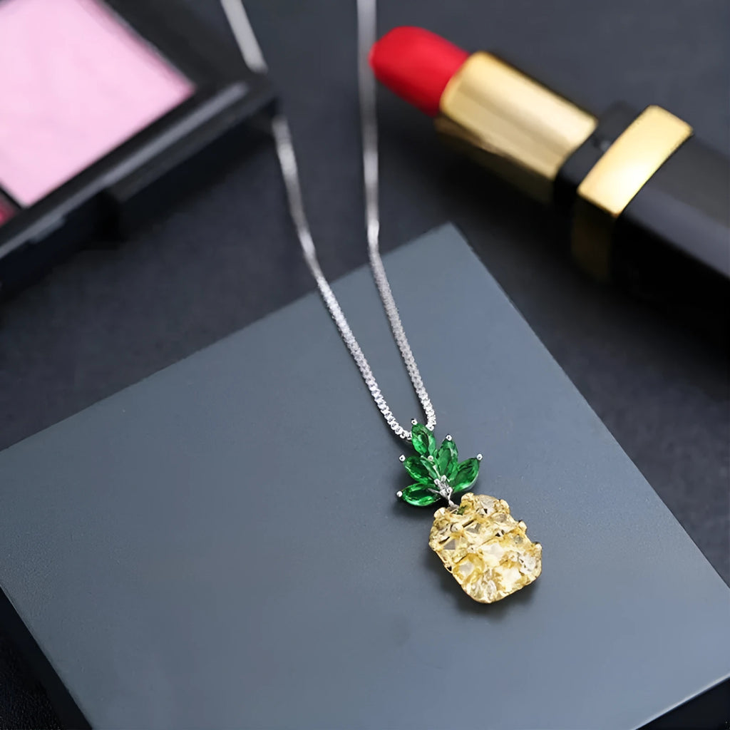 Silver-plated pineapple diamond necklace with geometric pendant design