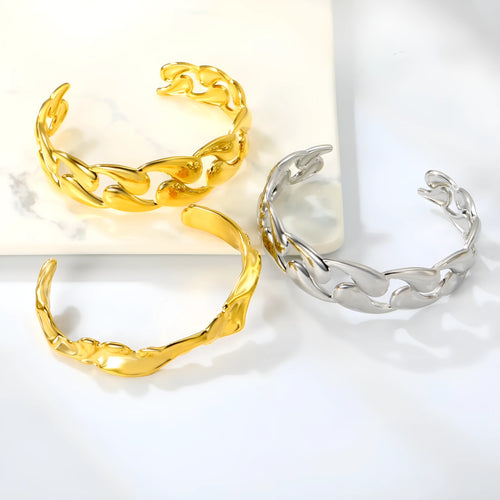 Stainless steel alloy fashion bracelet in advanced European American styling