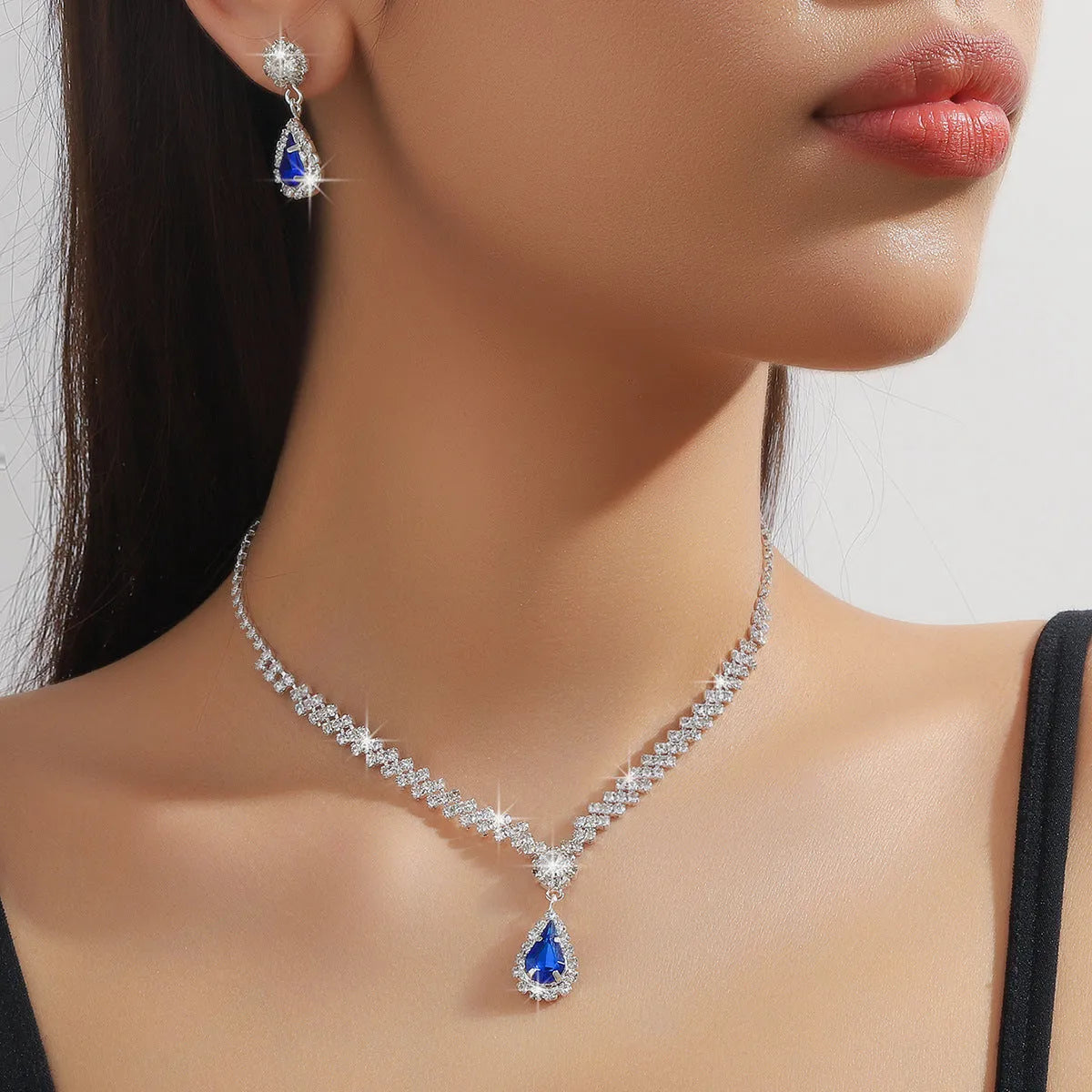 Claw chain rhinestone necklace and earrings set with water drop shape in blue colour