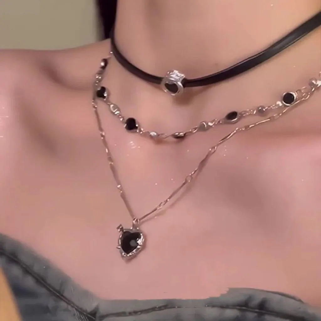 Women's multi-layer twin necklace with heart-shaped alloy pendant and adjustable 41-50cm clavicle chain
