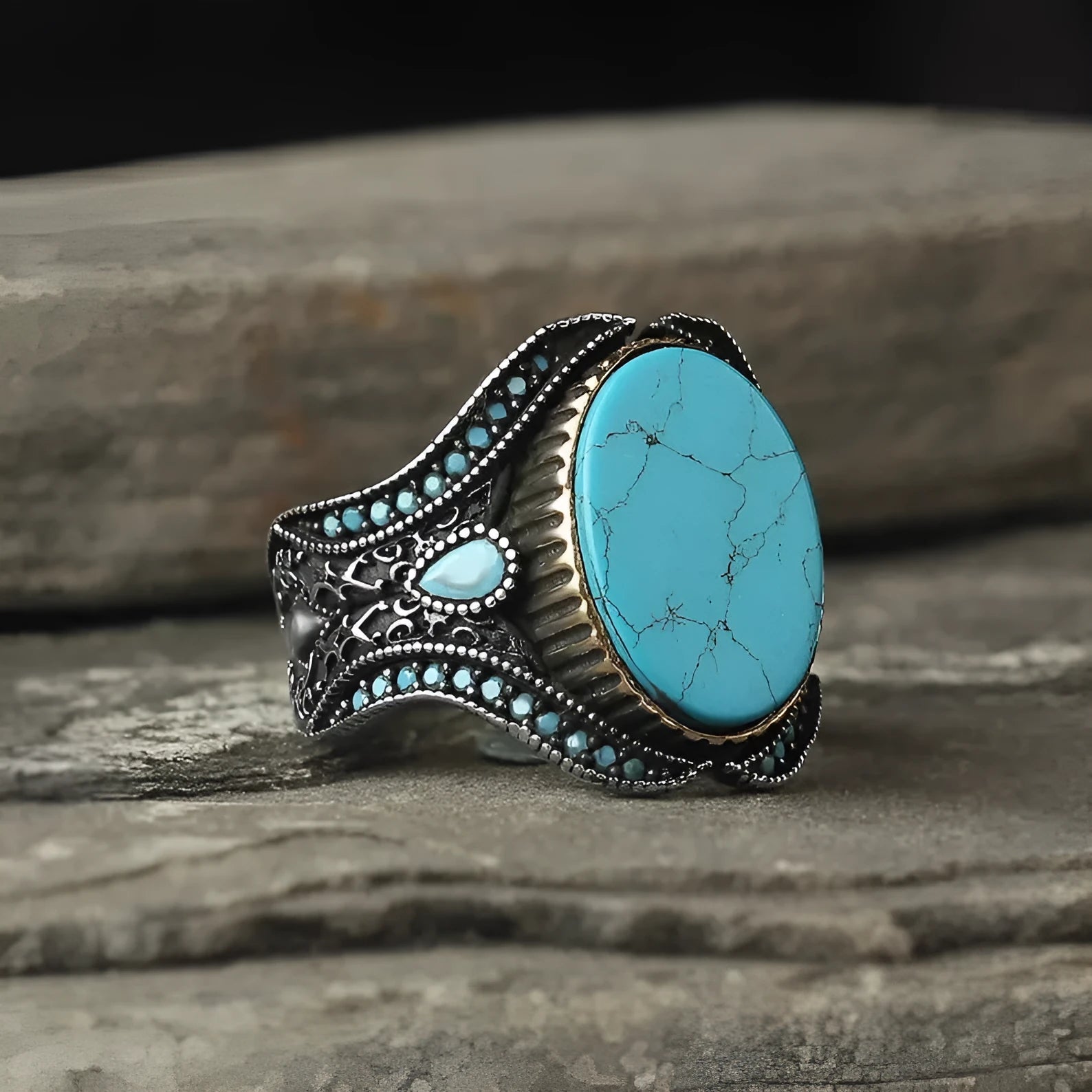 Men's antique silver alloy ring with round turquoise stone, simple band design