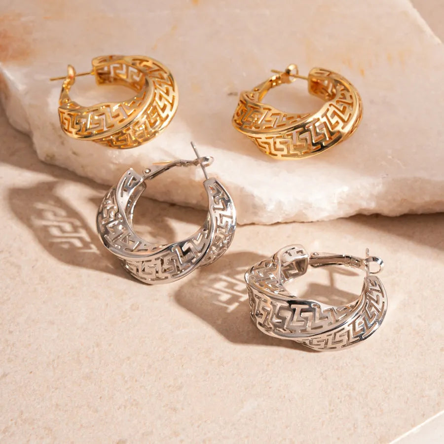 Geometric women's earrings with twisted round hollow stud design in silver or gold finish