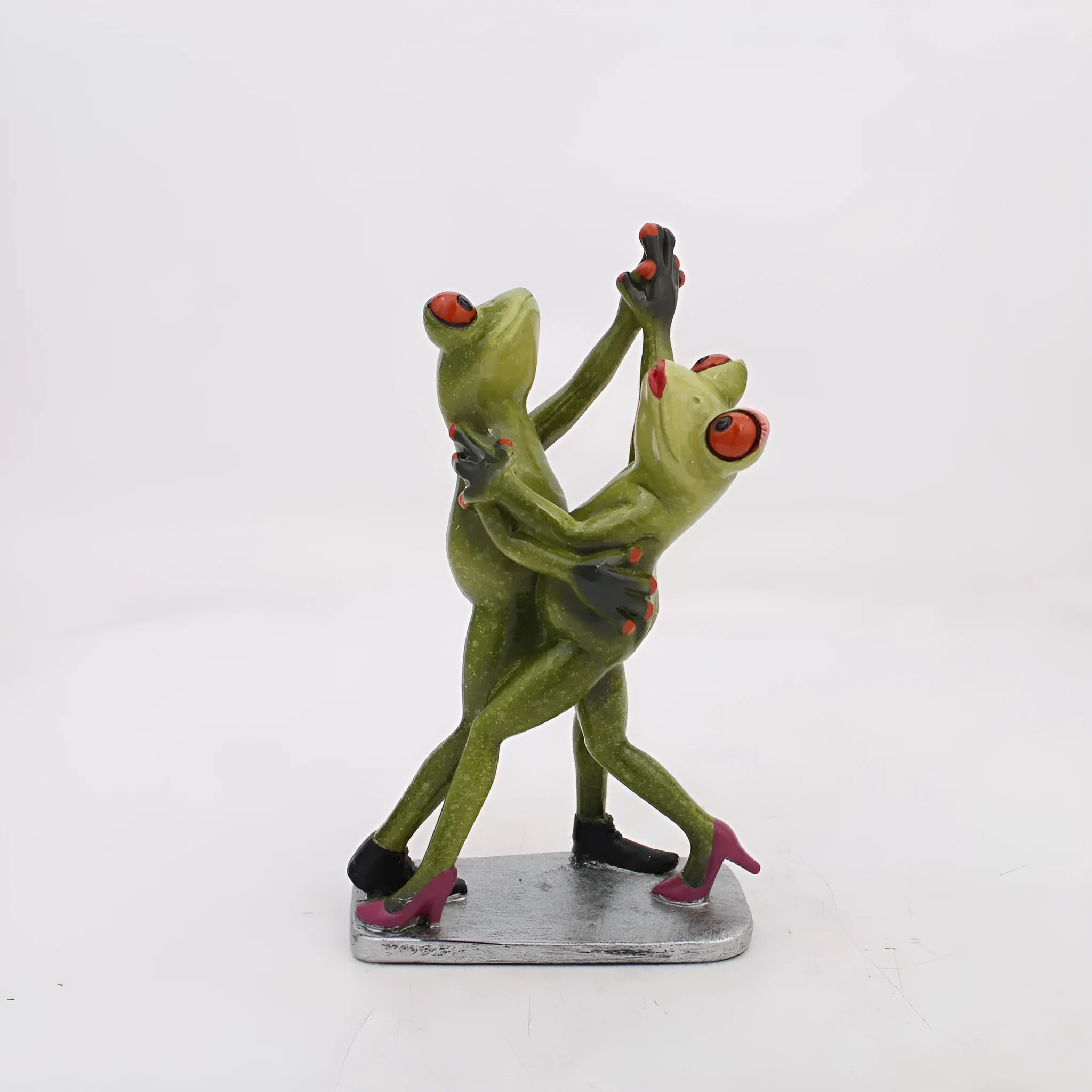 Pastoral style synthetic resin frog figurine for home shelf decoration