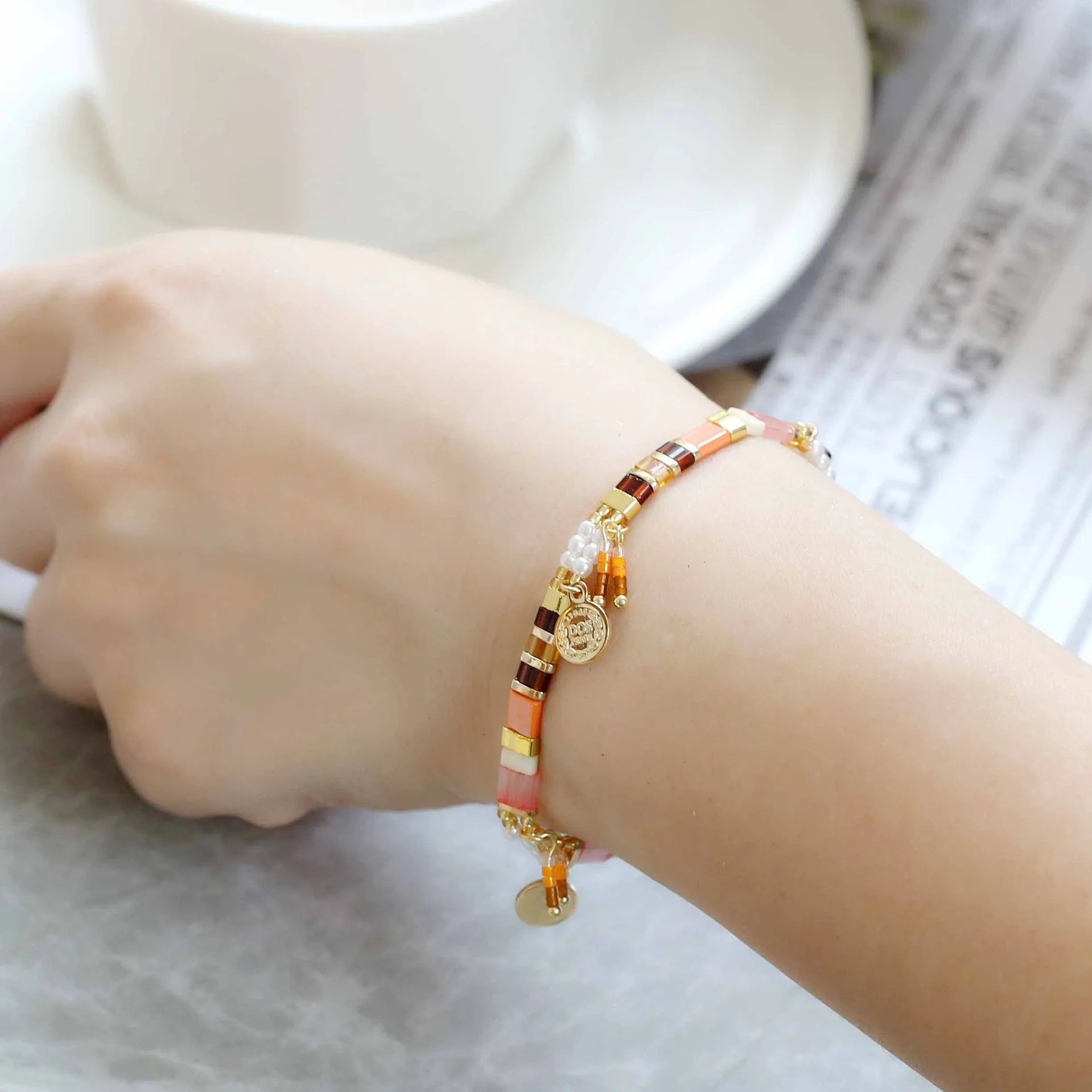 Women's imitation pearl beaded bracelet in European and American style with handmade construction