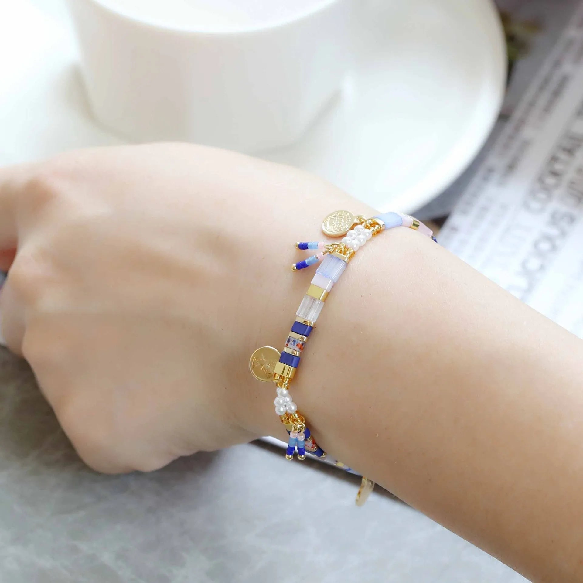 Women's imitation pearl beaded bracelet in European and American style with handmade construction