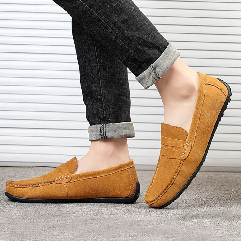 Men's suede loafers in solid colours with round toe and rubber sole