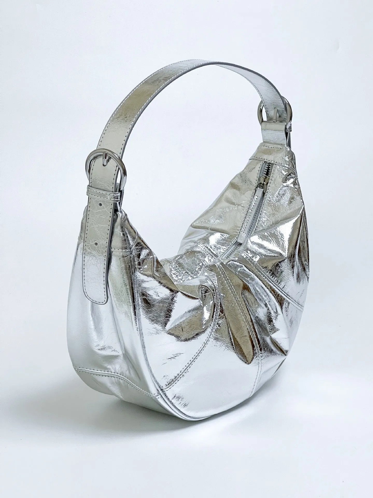 Women's dumpling-shaped shoulder bag in genuine first layer cowhide leather with cotton lining and sandwich pockets