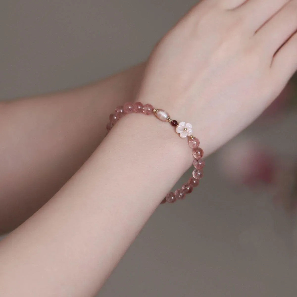 Strawberry quartz peach blossom crystal bracelet with flower design for women