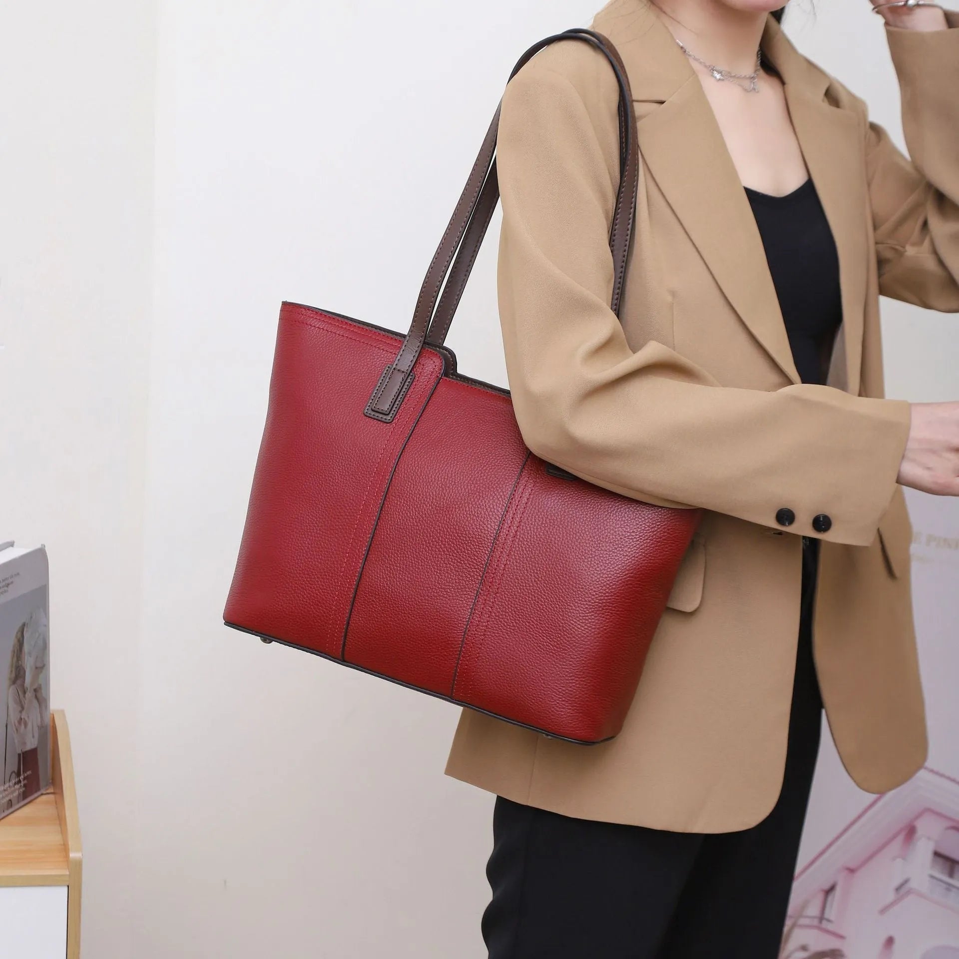 Genuine leather women's commuter shoulder bag in box-type design with mobile phone pocket