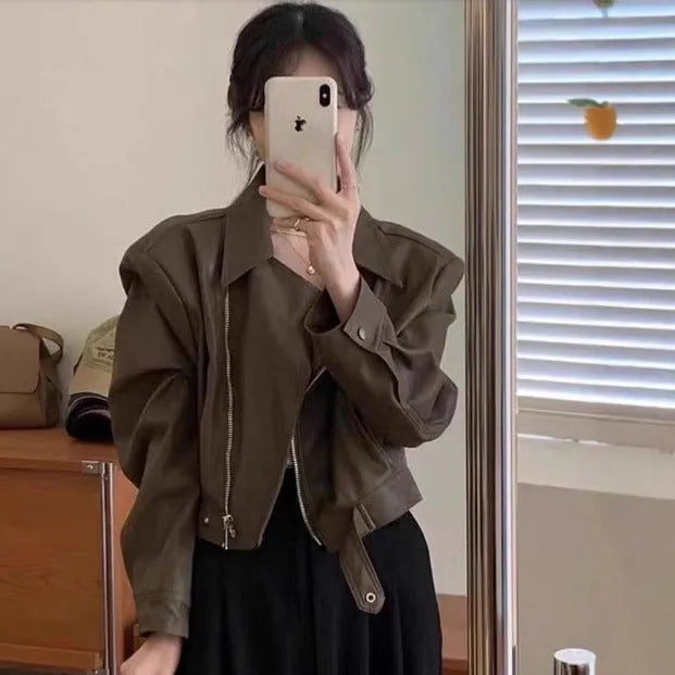Women's brown retro leather coat jacket with slim fit street fashion style and regular sleeves