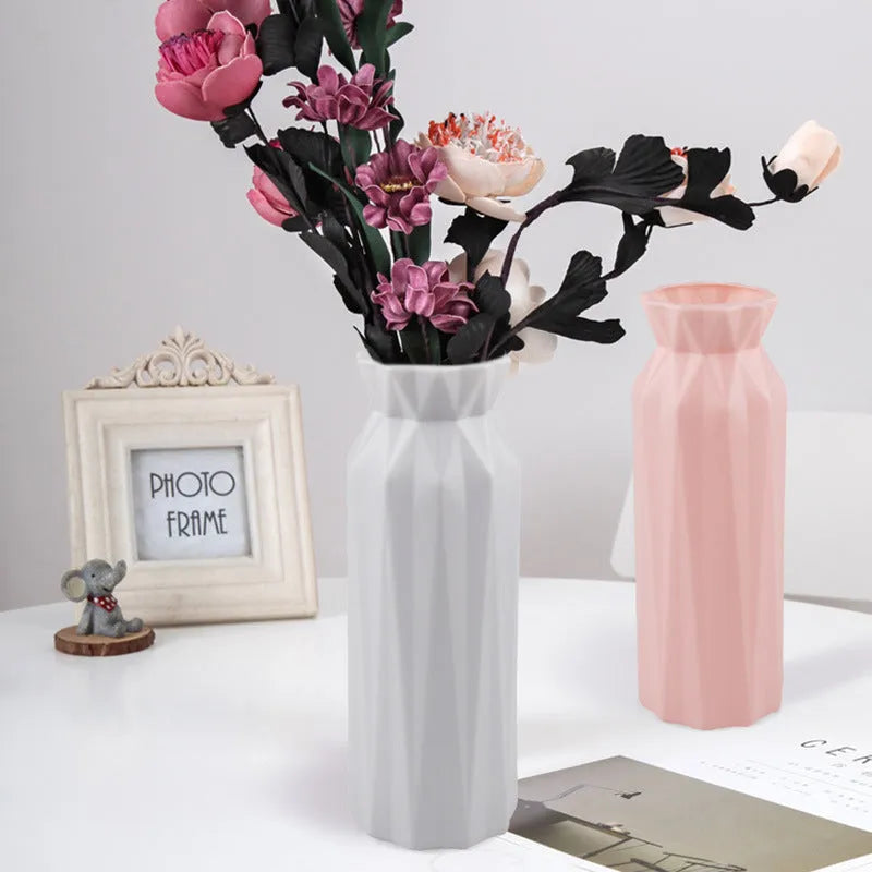 Green drop-resistant melamine vase with a 7.2cm base on a wooden table.