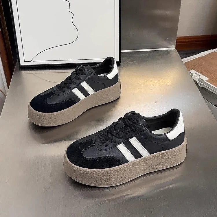 Women's vintage distressed leather casual sneakers with round toe and lace-up front