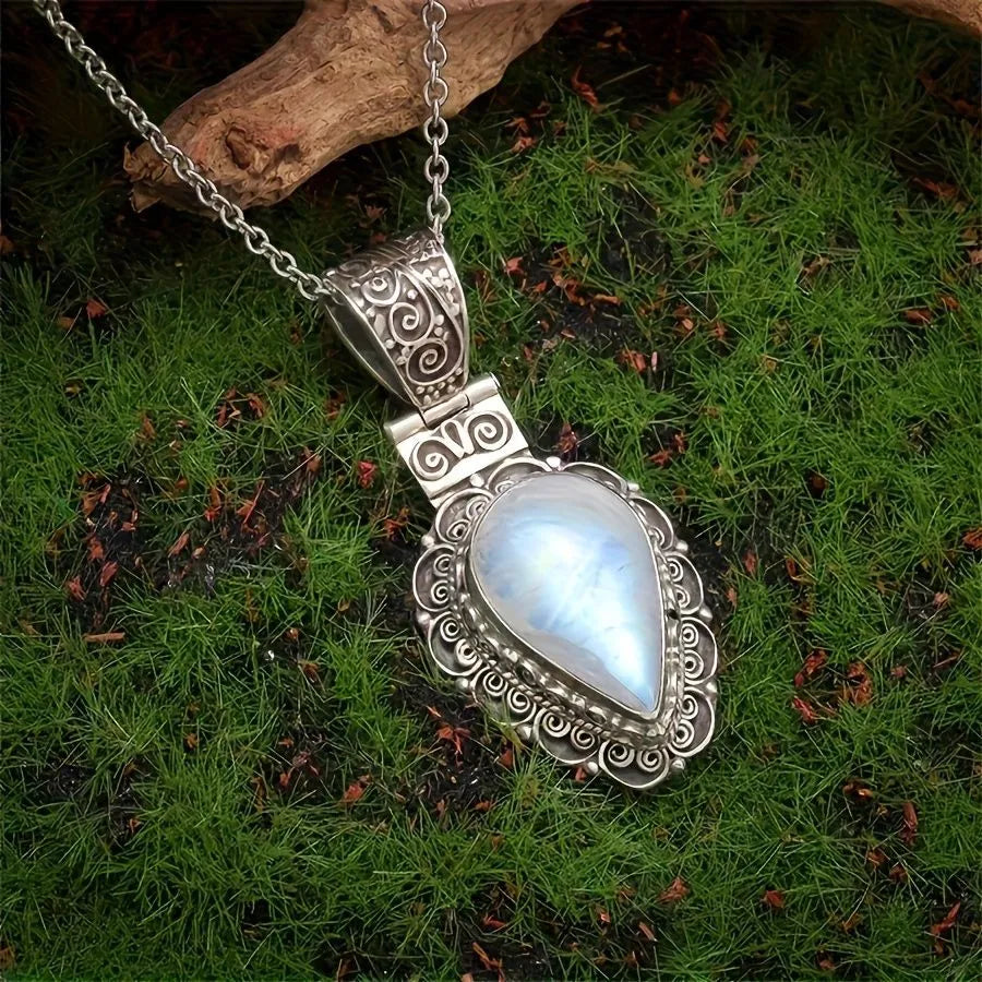 Silver heart-shaped vintage moonstone drop necklace on alloy chain