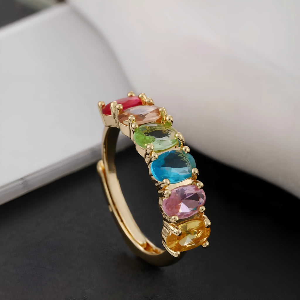 Gold-colour adjustable women's ring with zircon detail on copper base