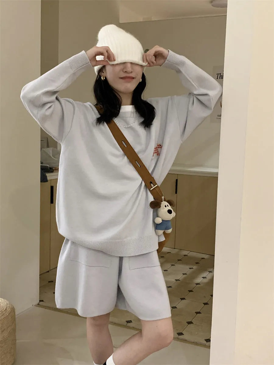 Casual sports knitted sweater shorts suit with animal embroidery in imitation cashmere fabric
