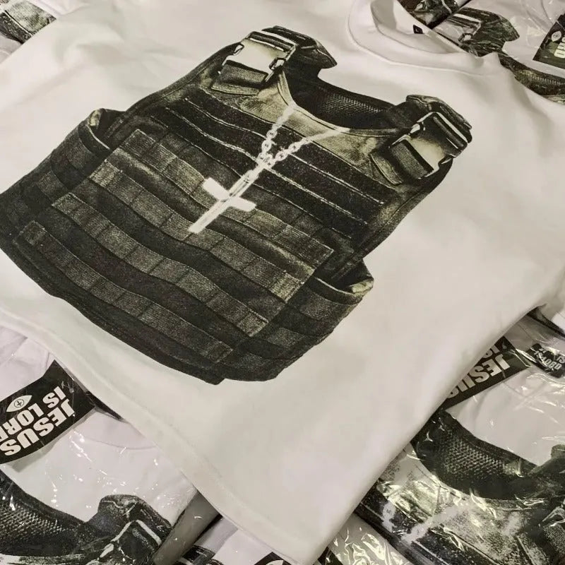 Men's printed cotton short sleeve t-shirt in retro street style with drop-shoulder sleeves.