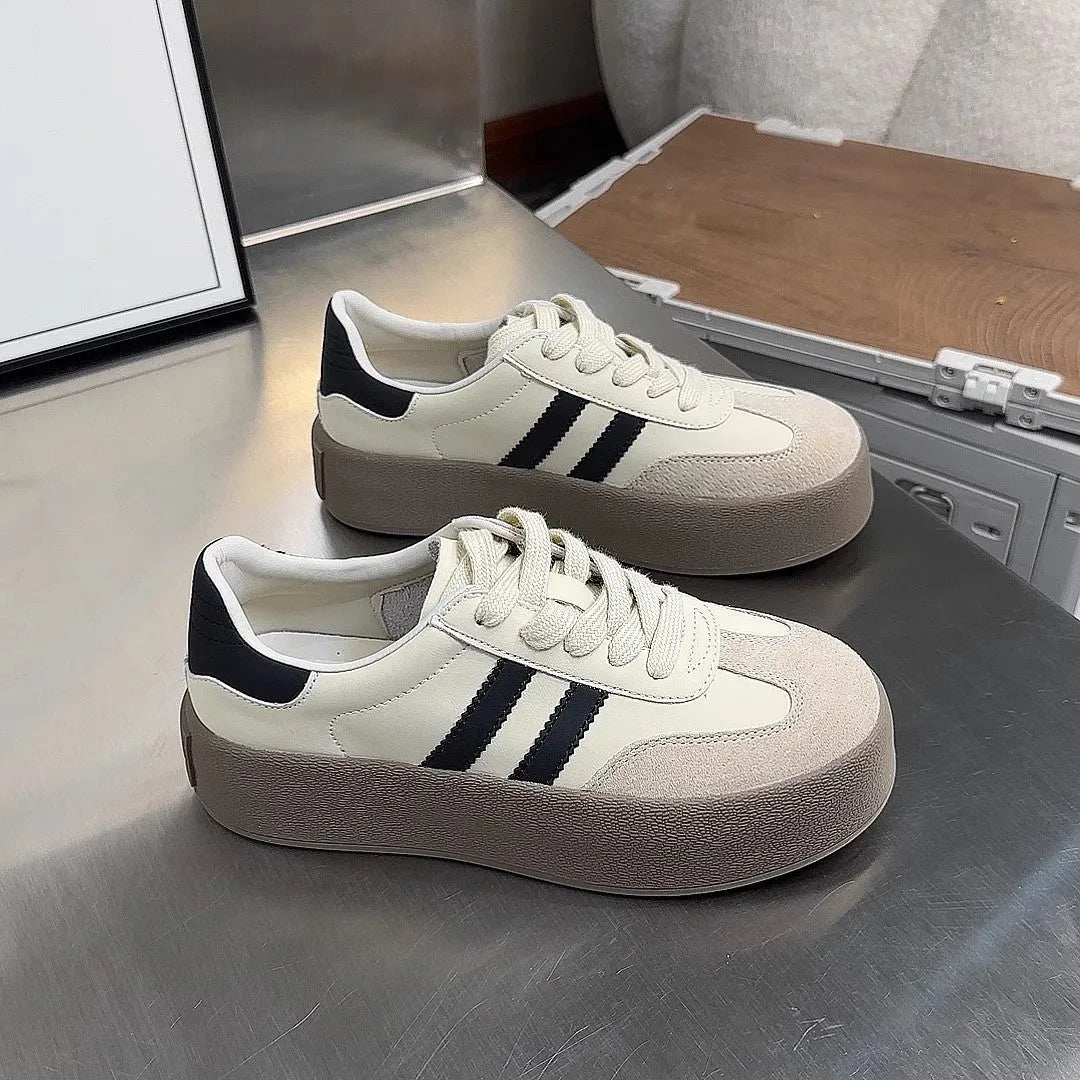 Women's vintage distressed leather casual sneakers with round toe and lace-up front